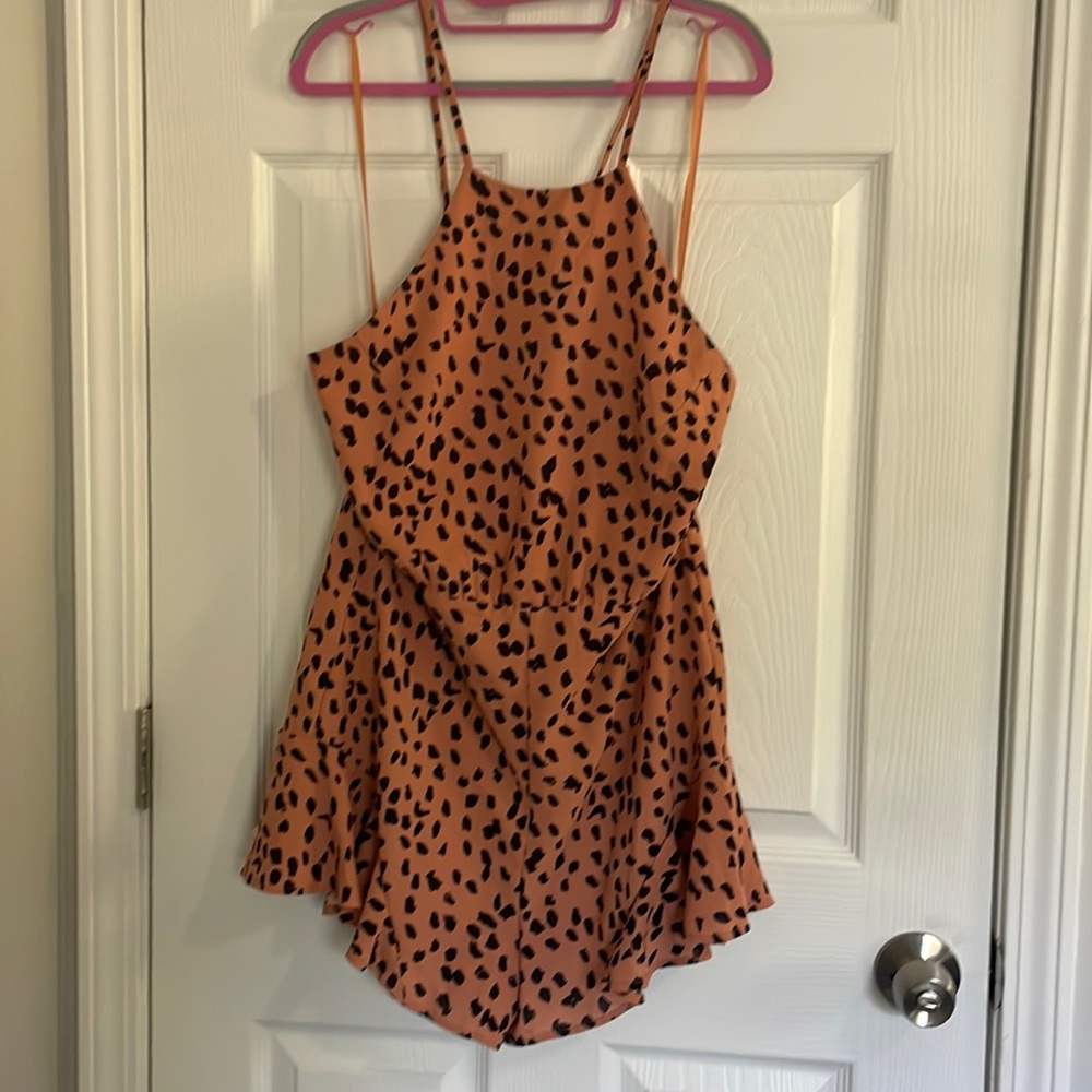 Backless leopard print romper